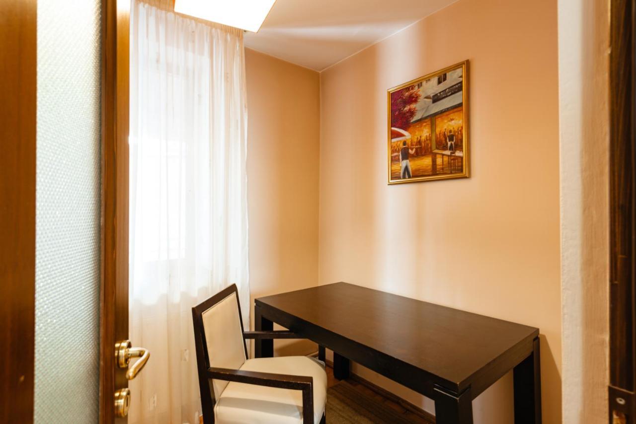 Pensiunea Casa Zanelor Floreşti Esterno foto